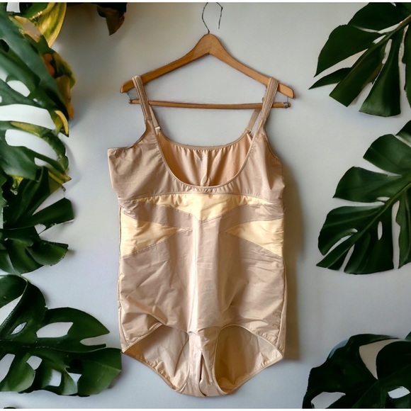 Cacique Lane Bryant Level 3 Contouring Open-Bust Bodysuit 26/28 - Picture 1 of 8